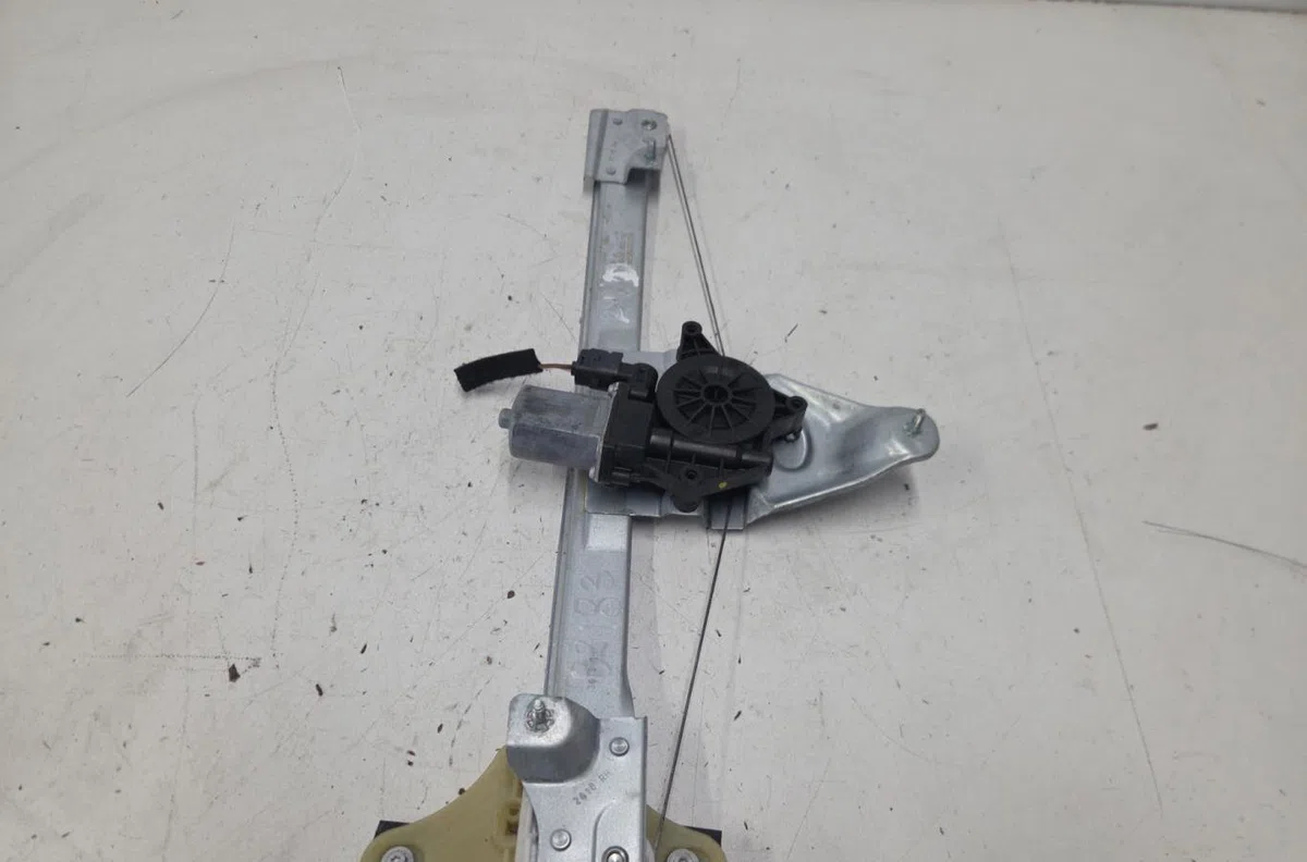 Mecanisme  moteur lève-glace avant droit DACIA DUSTER 2 PHASE 1 occasion