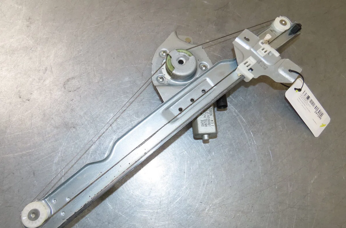 Mecanisme moteur lève-glace avant droit Dacia DUSTER (HS_) 1.5 dci (hsaj) (2010-2018) occasion