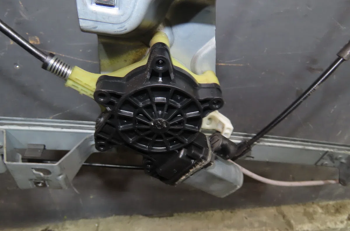 Mecanisme  moteur lève-glace avant droit Dacia SANDERO 1.6 mpi 85 (bs03) (2010-2013) occasion