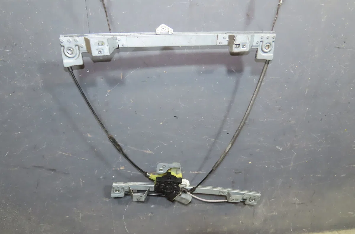 Mecanisme  moteur lève-glace avant droit Dacia SANDERO 1.6 mpi 85 (bs03) (2010-2013) occasion