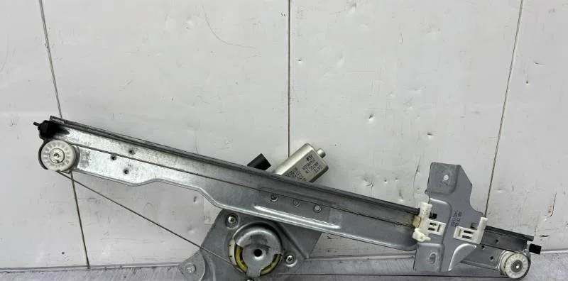 Mecanisme moteur lève-glace avant droit DACIA SANDERO 1 occasion