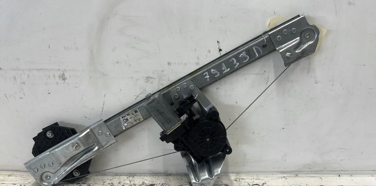 Mecanisme  moteur lève-glace avant droit DACIA SANDERO 2 PHASE 1 occasion