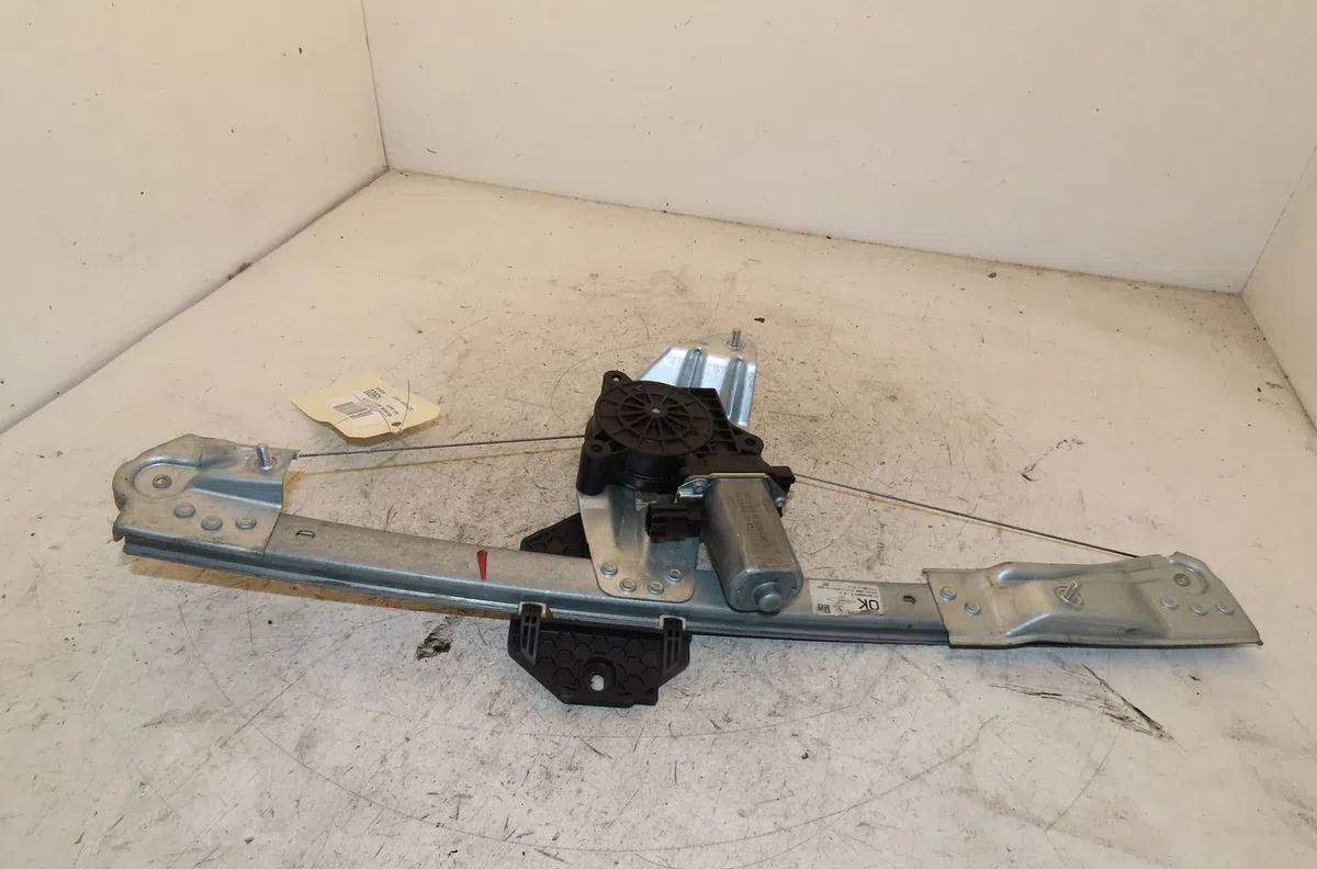 Mecanisme moteur lève-glace avant droit Dacia SANDERO II 1.0 sce 75 (b8jc, b8jd) (2016) occasion