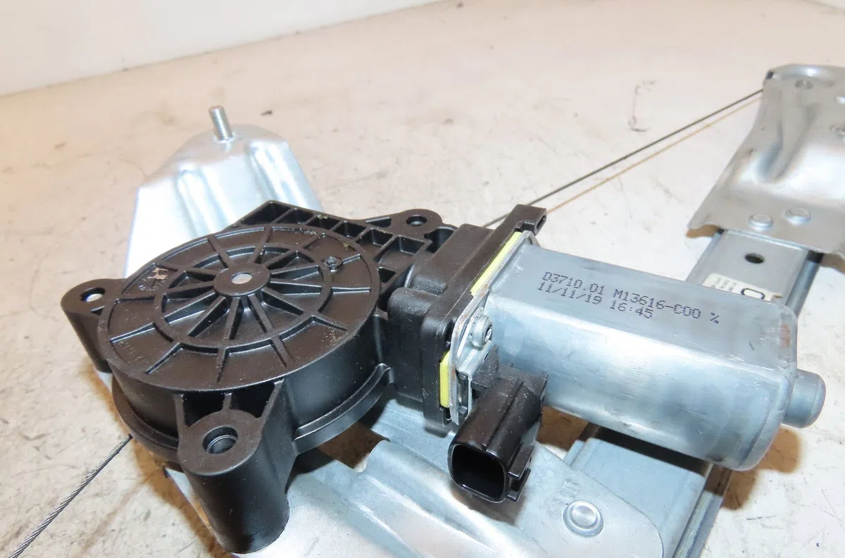 Mecanisme  moteur lève-glace avant droit Dacia SANDERO II 1.0 sce 75 (b8jc, b8jd) (2016) occasion
