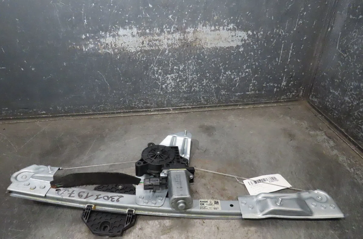 Mecanisme  moteur lève-glace avant droit Dacia SANDERO II Tce 90 (b8m1, b8ma) (2012) 5 portes occasion