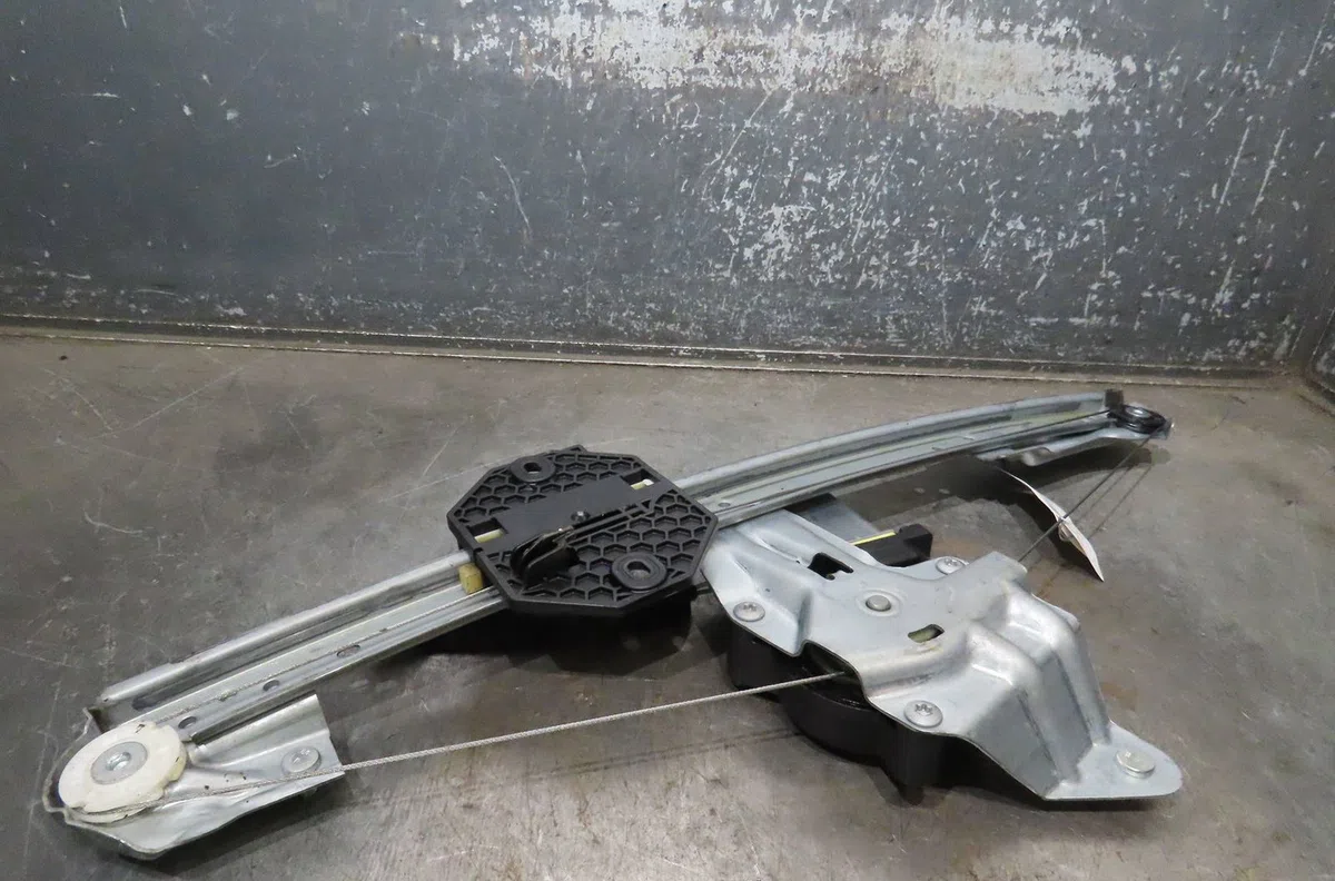 Mecanisme  moteur lève-glace avant droit Dacia SANDERO II Tce 90 (b8m1, b8ma) (2012) 5 portes occasion