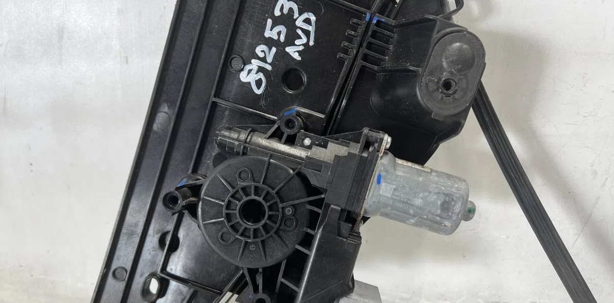 Mecanisme  moteur lève-glace avant droit DS DS3 CROSSBACK occasion