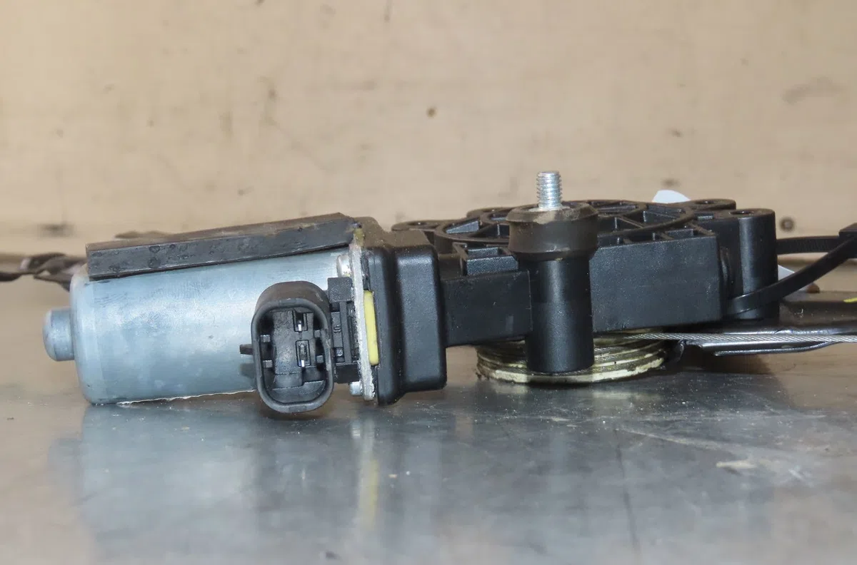 Mecanisme  moteur lève-glace avant droit Fiat 500 (312_) 1.3 d multijet (312axb1a) (2007) 3 portes occasion
