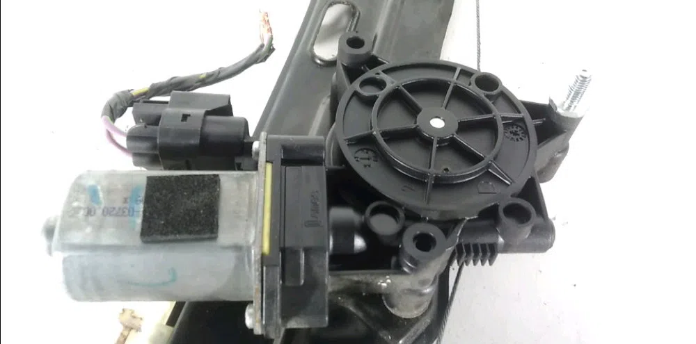 Mecanisme  moteur lève-glace avant droit Fiat 500L (351_, 352_) 1.3 d multijet (199lxy1a, 199lxy11) (2012) occasion