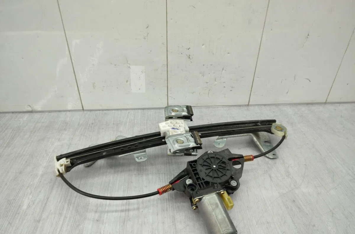 Mecanisme moteur lève-glace avant droit FORD FIESTA 5 PHASE 1 occasion