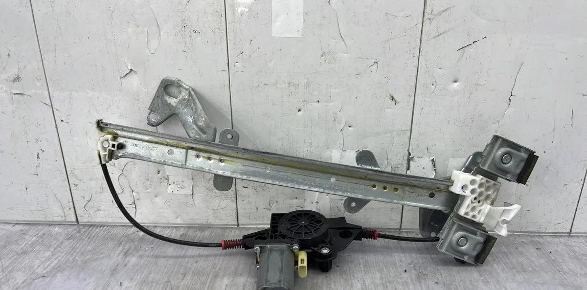 Mecanisme  moteur lève-glace avant droit FORD FIESTA 5 PHASE 2 occasion