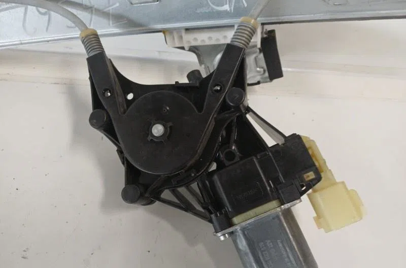 Mecanisme  moteur lève-glace avant droit FORD FIESTA 6 PHASE 2 occasion