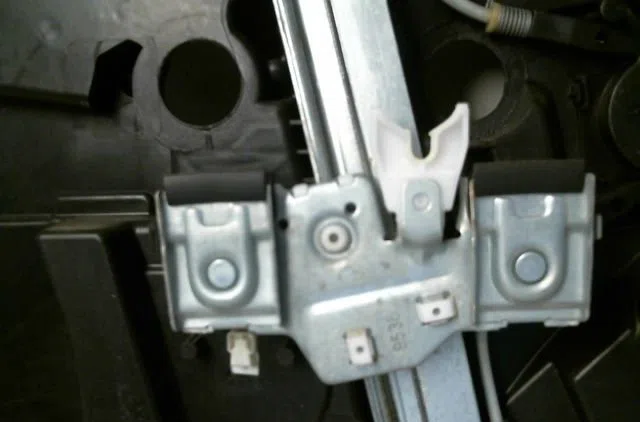 Mecanisme  moteur lève-glace avant droit FORD FIESTA occasion
