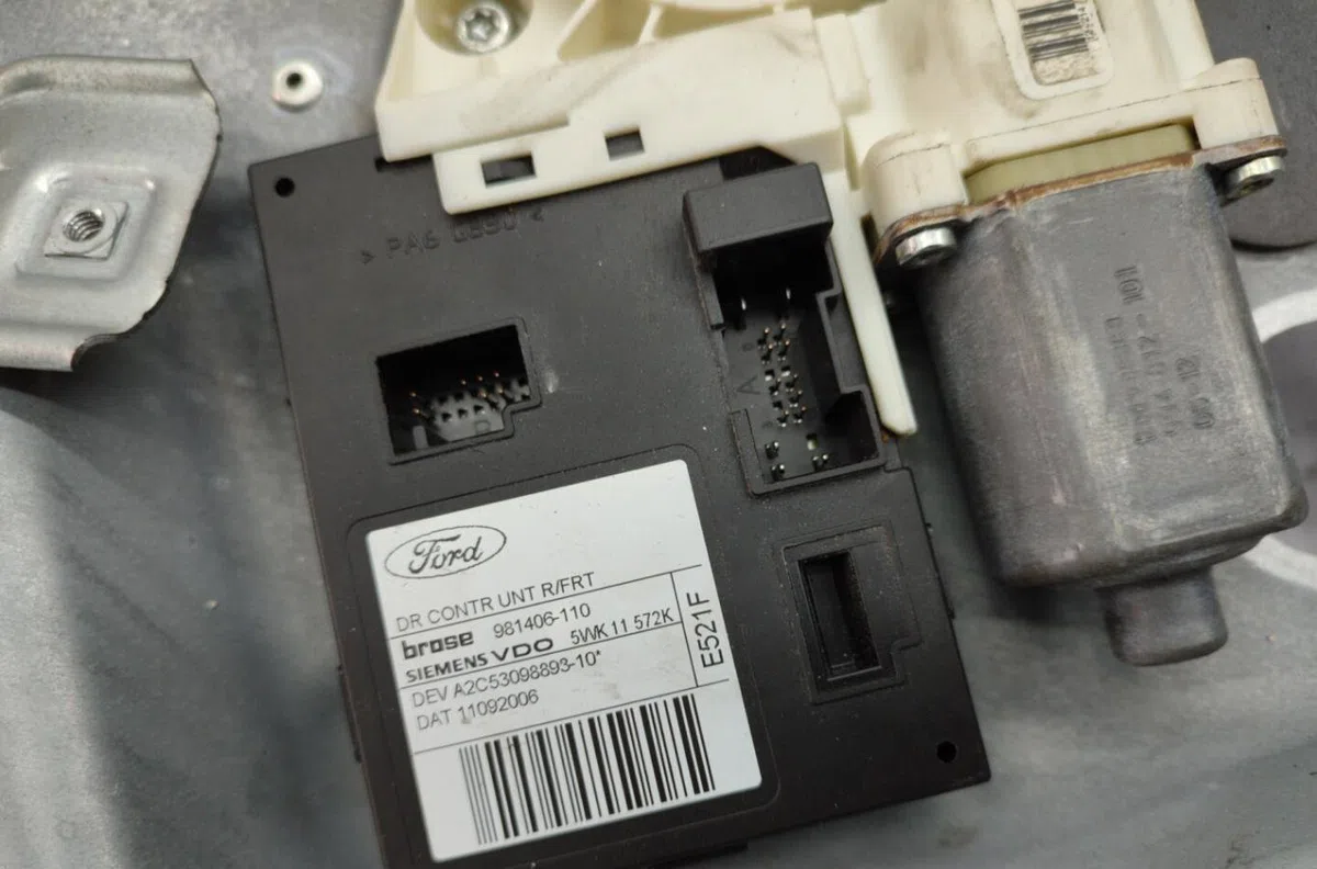 Mecanisme  moteur lève-glace avant droit FORD FOCUS 2 PHASE 1 occasion