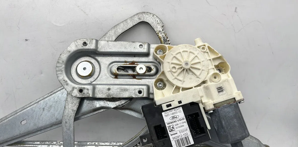 Mecanisme  moteur lève-glace avant droit FORD FOCUS 2 PHASE 2 BREAK occasion