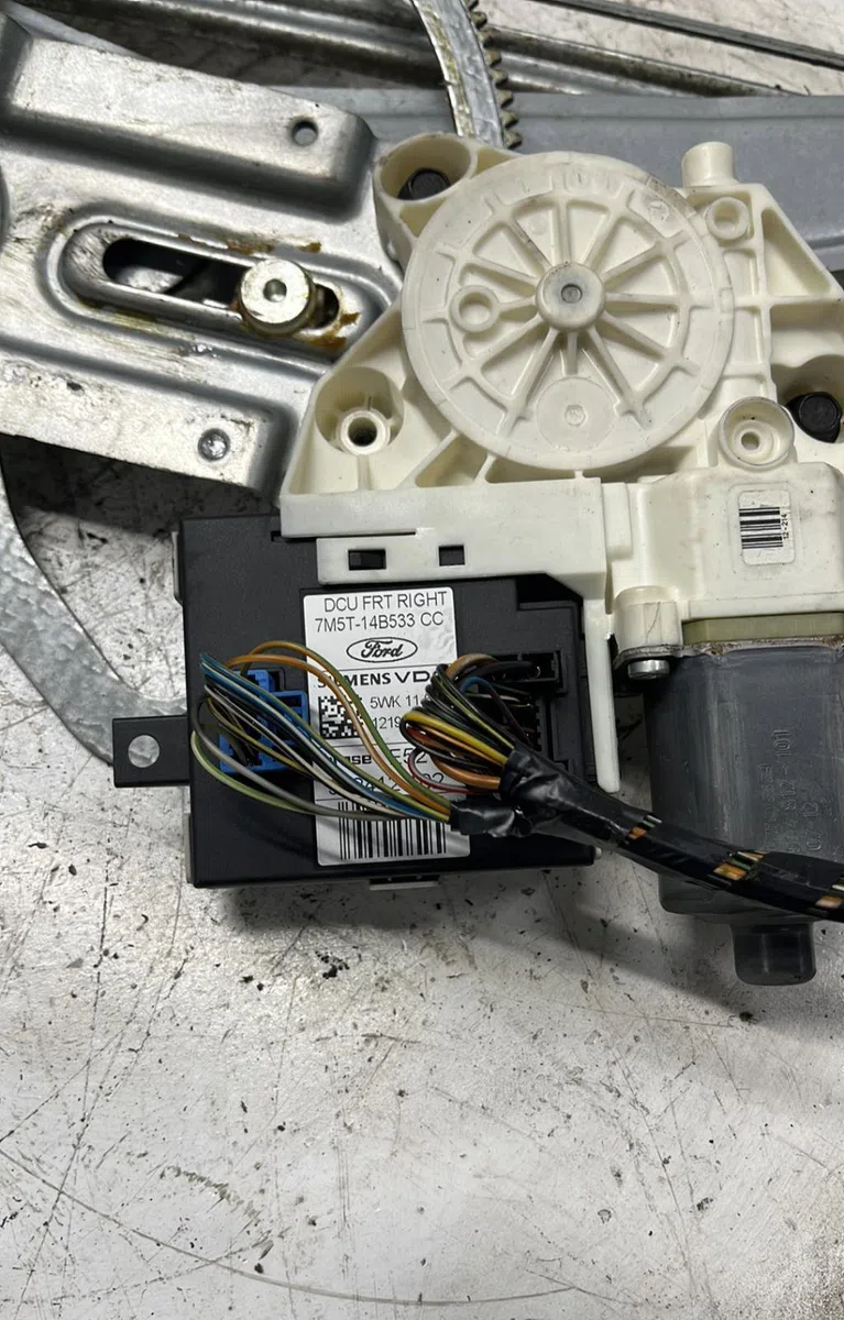 Mecanisme  moteur lève-glace avant droit FORD FOCUS 2 PHASE 2 occasion