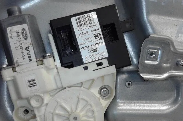 Mecanisme moteur lève-glace avant droit Ford FOCUS II (DA_, HCP, DP) 1.8 tdci (2005-2012) occasion