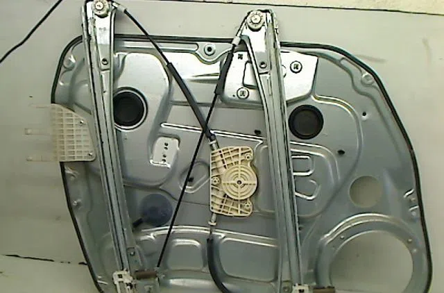 Mecanisme moteur lève-glace avant droit Kia CARENS III Monospace (UN) 2.0 crdi 140 (2006) occasion