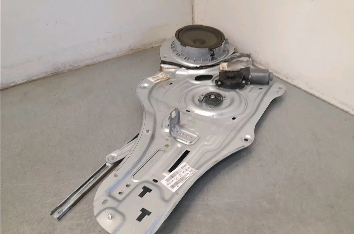 Mecanisme  moteur lève-glace avant droit Kia SPORTAGE III (SL) 1.7 crdi (2010) occasion