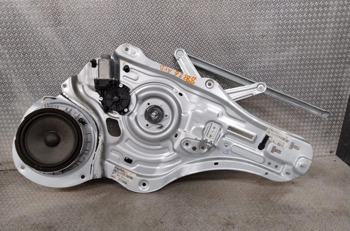 Mecanisme moteur lève-glace avant droit Kia SPORTAGE III (SL) 1.7 crdi (2010) occasion