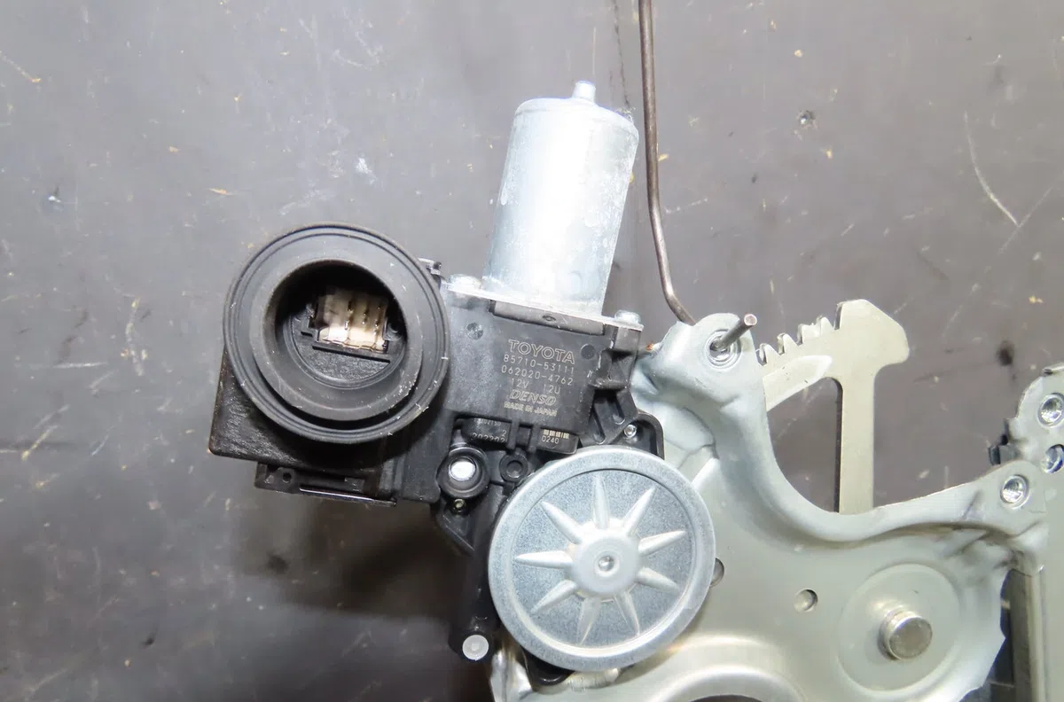 Mecanisme  moteur lève-glace avant droit Lexus IS III (_E3_) 300h (ave30_) (2013) occasion