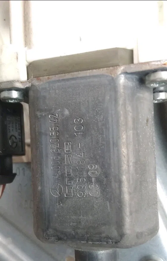 Mecanisme  moteur lève-glace avant droit Mercedes-benz SPRINTER 3-t Camionnette (B906) 209 cdi (906.611, 906.613) (2006-