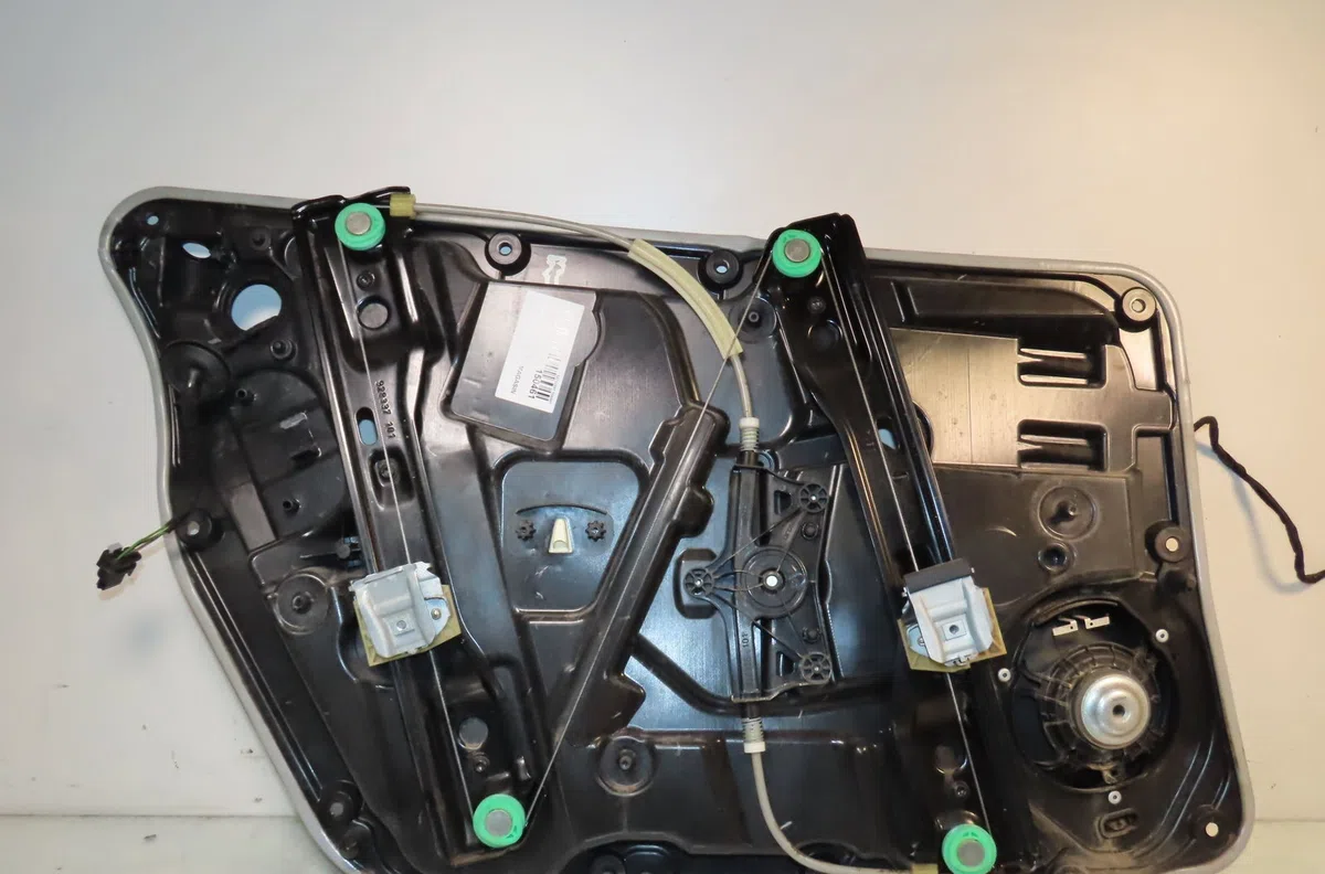 Mecanisme + moteur lève-glace avant droit MERCEDES CLASSE A 2014 occasion