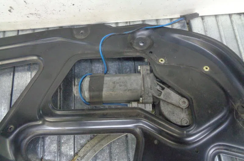 Mecanisme  moteur lève-glace avant droit MERCEDES CLASSE CLK 209 COUPE occasion
