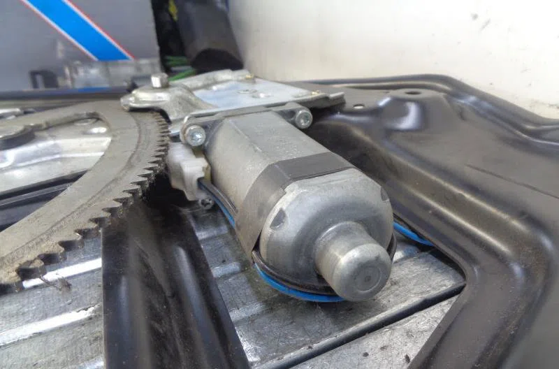 Mecanisme  moteur lève-glace avant droit MERCEDES CLASSE CLK 209 COUPE occasion