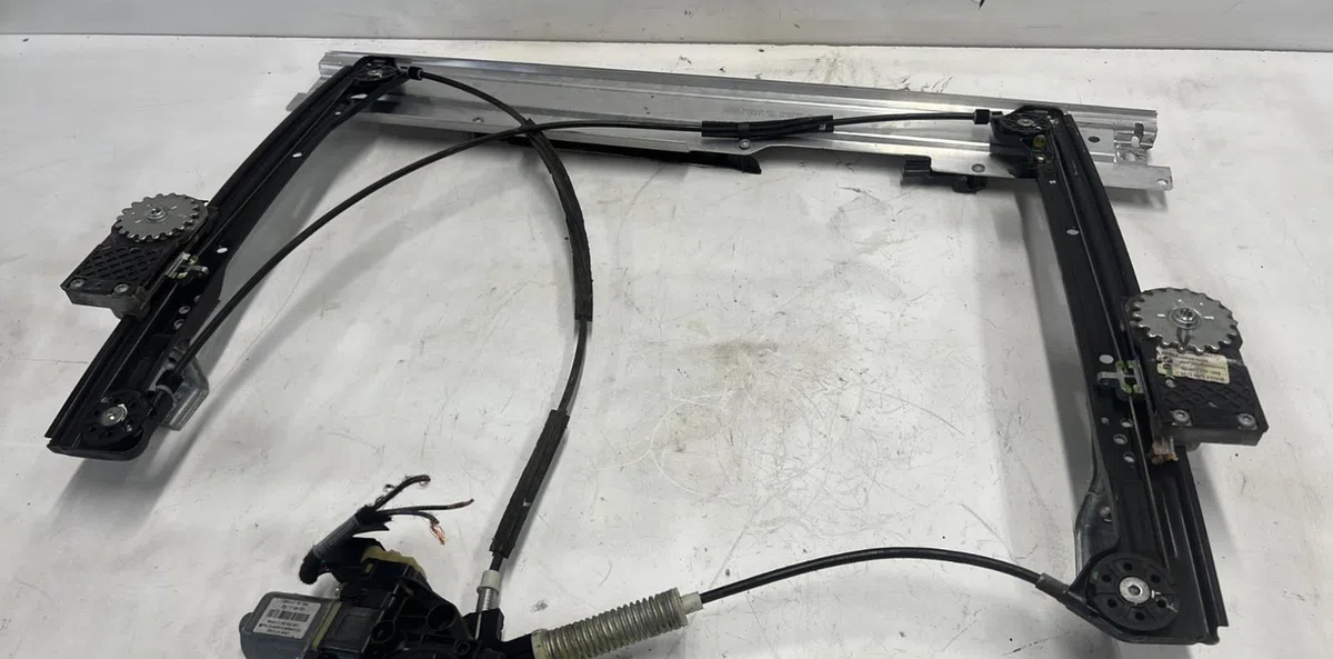 Mecanisme  moteur lève-glace avant droit MINI MINI 2 R55 CLUBMAN PHASE 1 BREAK occasion