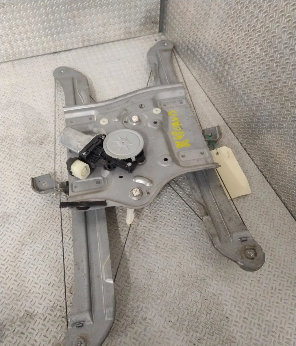 Mecanisme moteur lève-glace avant droit MITSUBISHI GRANDIS GRANDIS occasion