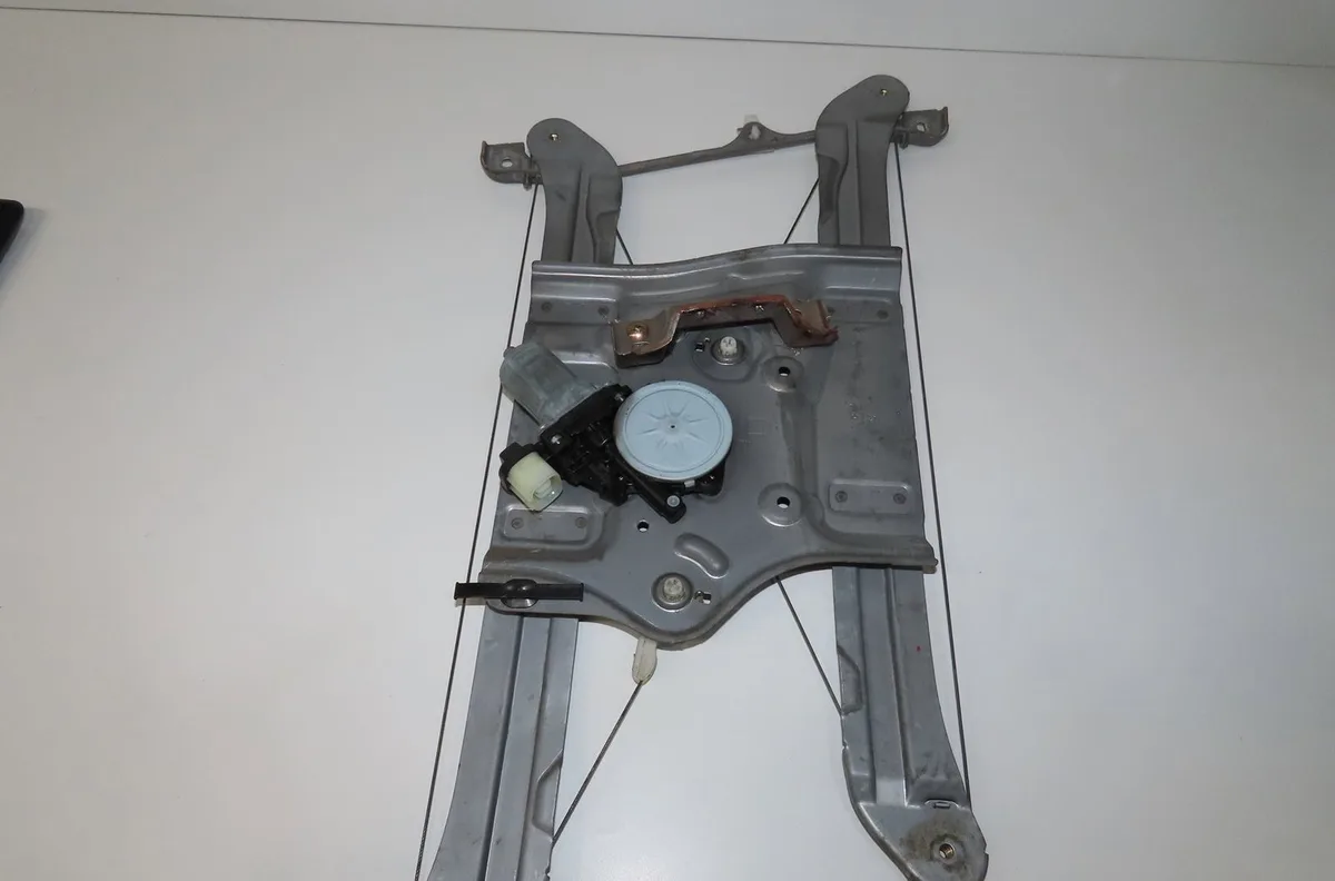 Mecanisme moteur lève-glace avant droit Mitsubishi GRANDIS (NA_W) 2.0 di-d (na8w) (2005-2010) occasion