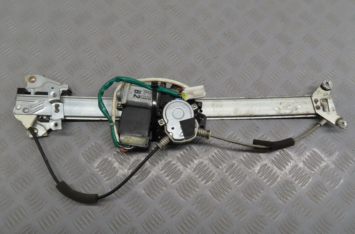 Mecanisme moteur lève-glace avant droit Mitsubishi PAJERO III (V7_W, V6_W) 2.5 tdi (v64w, v74w) (2001-2006) occasion