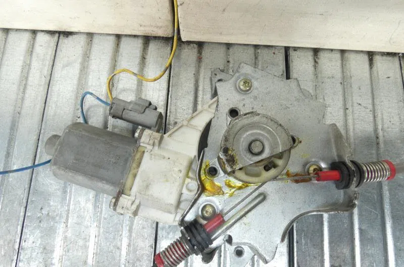 Mecanisme moteur lève-glace avant droit NISSAN MICRA 3 PHASE 1 occasion