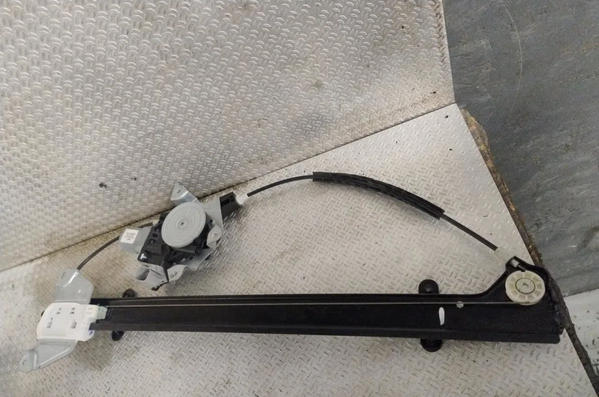 Mecanisme  moteur lève-glace avant droit Nissan NV200 Camionnette E-nv (me0n) (2014) occasion