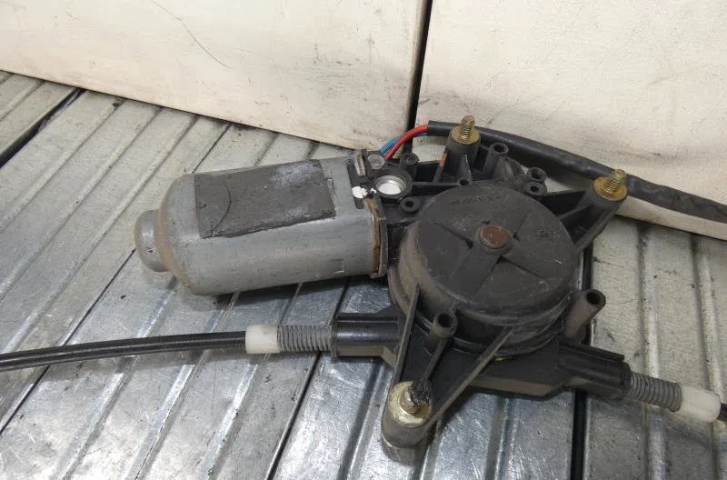 Mecanisme  moteur lève-glace avant droit NISSAN PRIMERA 1 PHASE 1 occasion