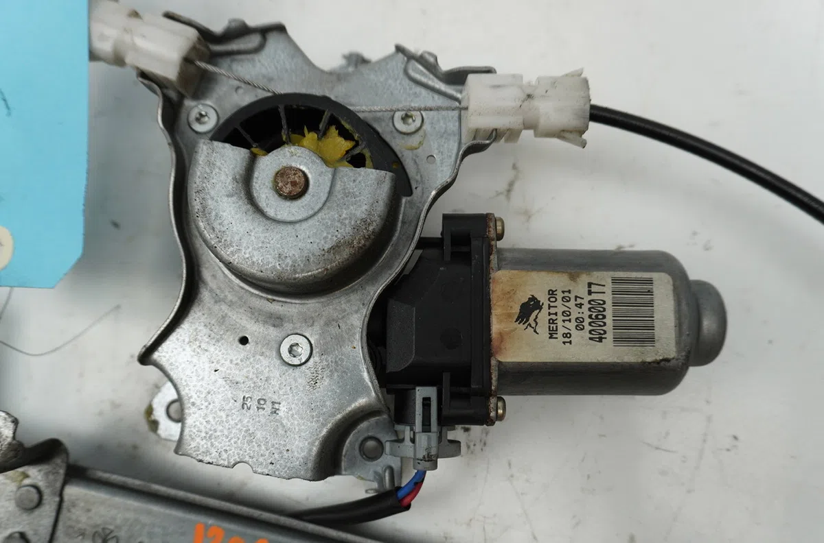 Mecanisme  moteur lève-glace avant droit Nissan PRIMERA Hatchback (P11) 2.0 td (1996-2002) occasion