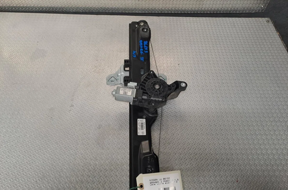 Mecanisme moteur lève-glace avant droit Nissan QASHQAI II SUV (J11, J11_) 1.6 dci (2013) occasion