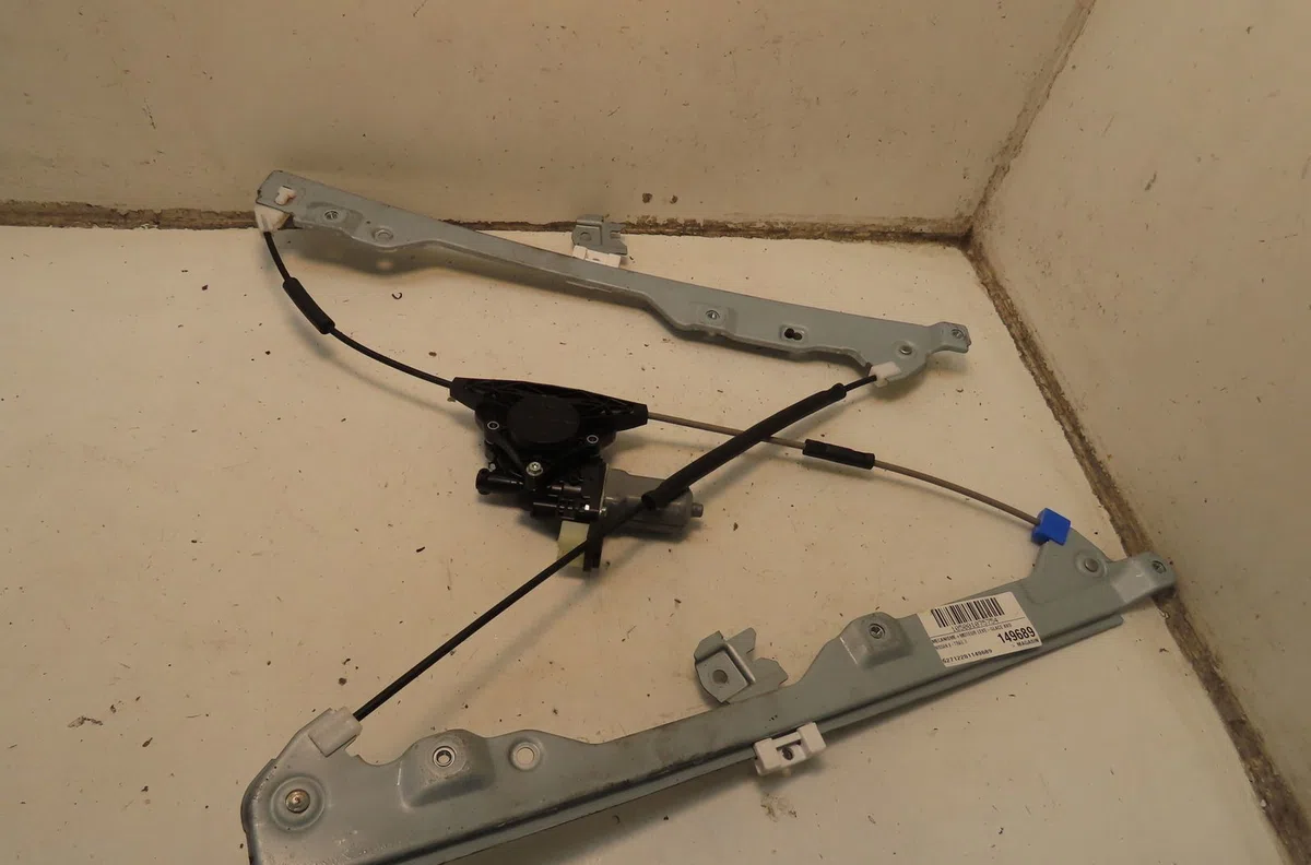 Mecanisme  moteur lève-glace avant droit Nissan X-TRAIL II (T31) 2.0 dci 4x4 (2007-2013) occasion