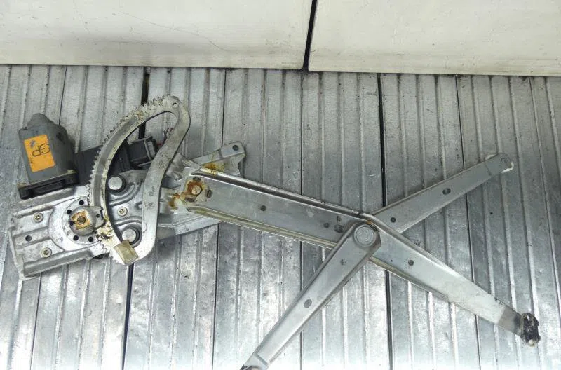 Mecanisme  moteur lève-glace avant droit OPEL CORSA B PHASE 2 occasion