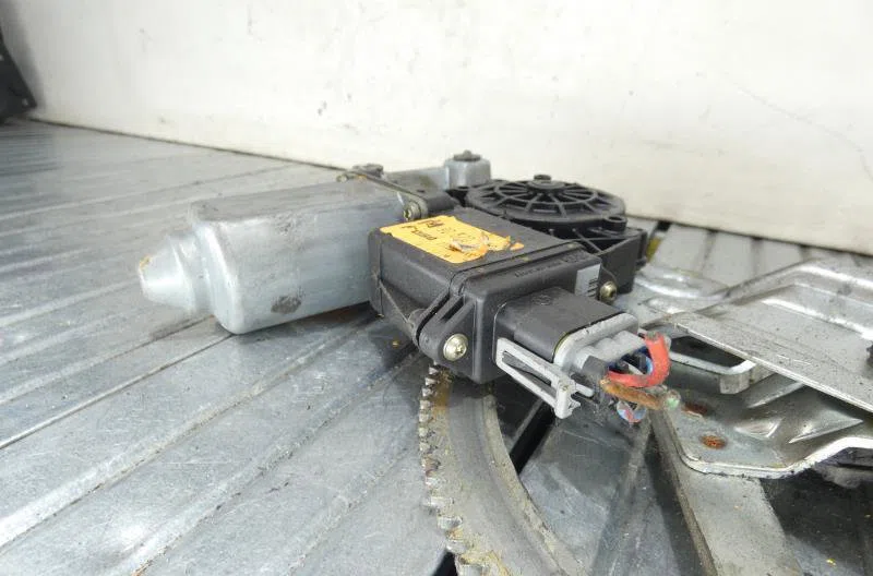 Mecanisme  moteur lève-glace avant droit OPEL CORSA B PHASE 2 occasion