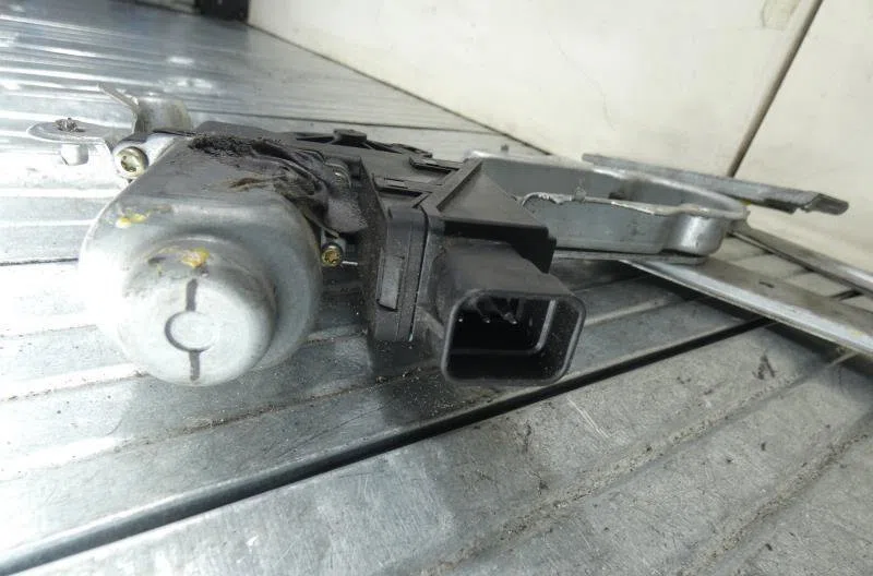 Mecanisme  moteur lève-glace avant droit OPEL CORSA C PHASE 1 occasion