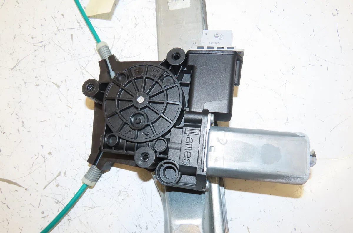 Mecanisme  moteur lève-glace avant droit Opel CORSA D (S07) 1.0 (l08, l68) (2009-2014) 3 portes occasion