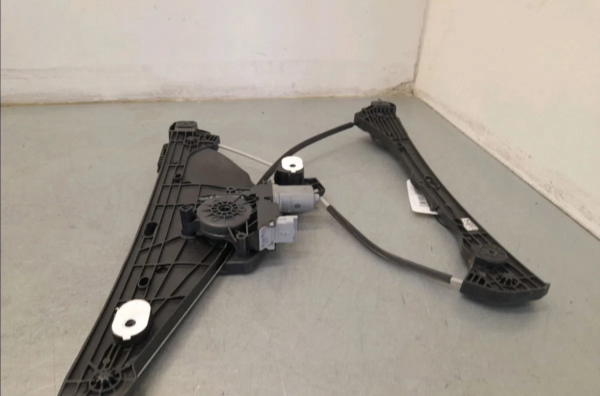 Mecanisme  moteur lève-glace avant droit Opel CORSA F 1.2 (68) (2019) occasion