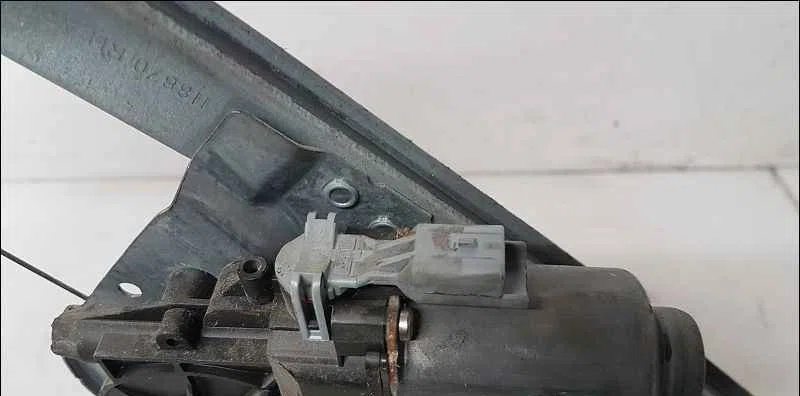 Mecanisme  moteur lève-glace avant droit PEUGEOT 107 occasion