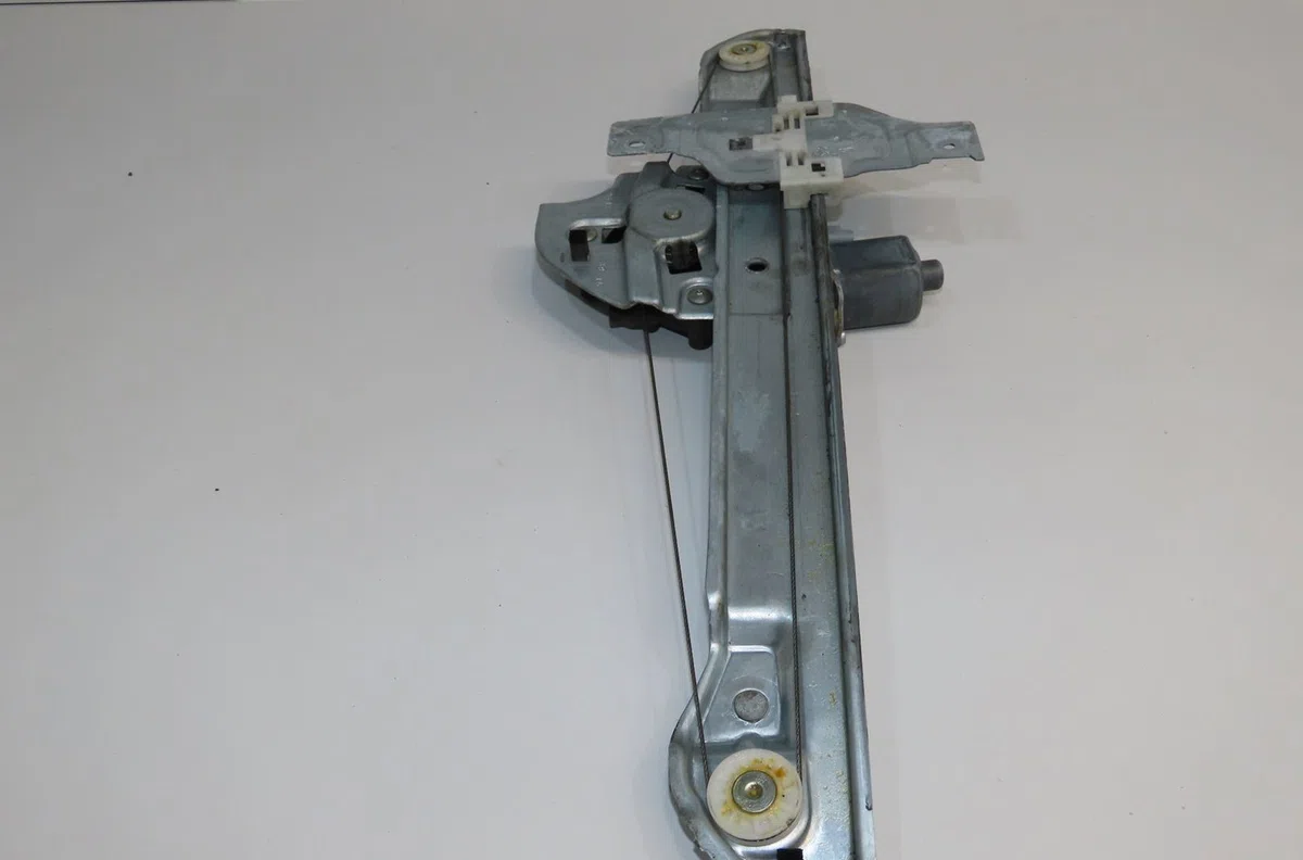 Mecanisme  moteur lève-glace avant droit Peugeot 2008 I (CU_) 1.2 vti (2013-2018) occasion