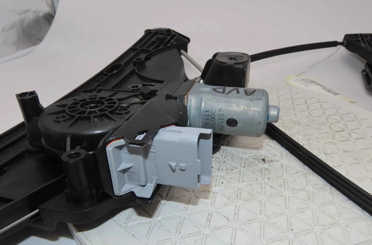 Mecanisme  moteur lève-glace avant droit PEUGEOT 2008 II occasion