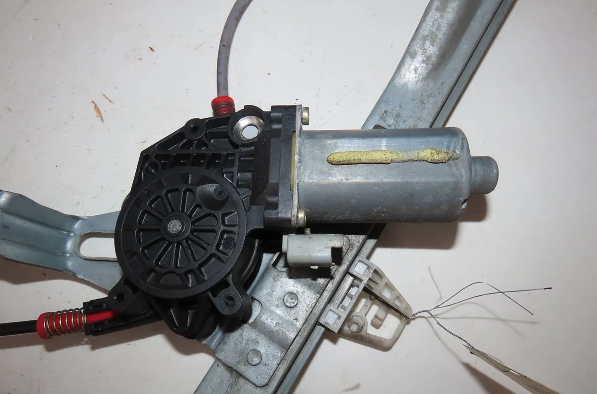Mecanisme  moteur lève-glace avant droit Peugeot 206 SW (2E-K) 1.4 hdi (2002-2007) 5 portes occasion