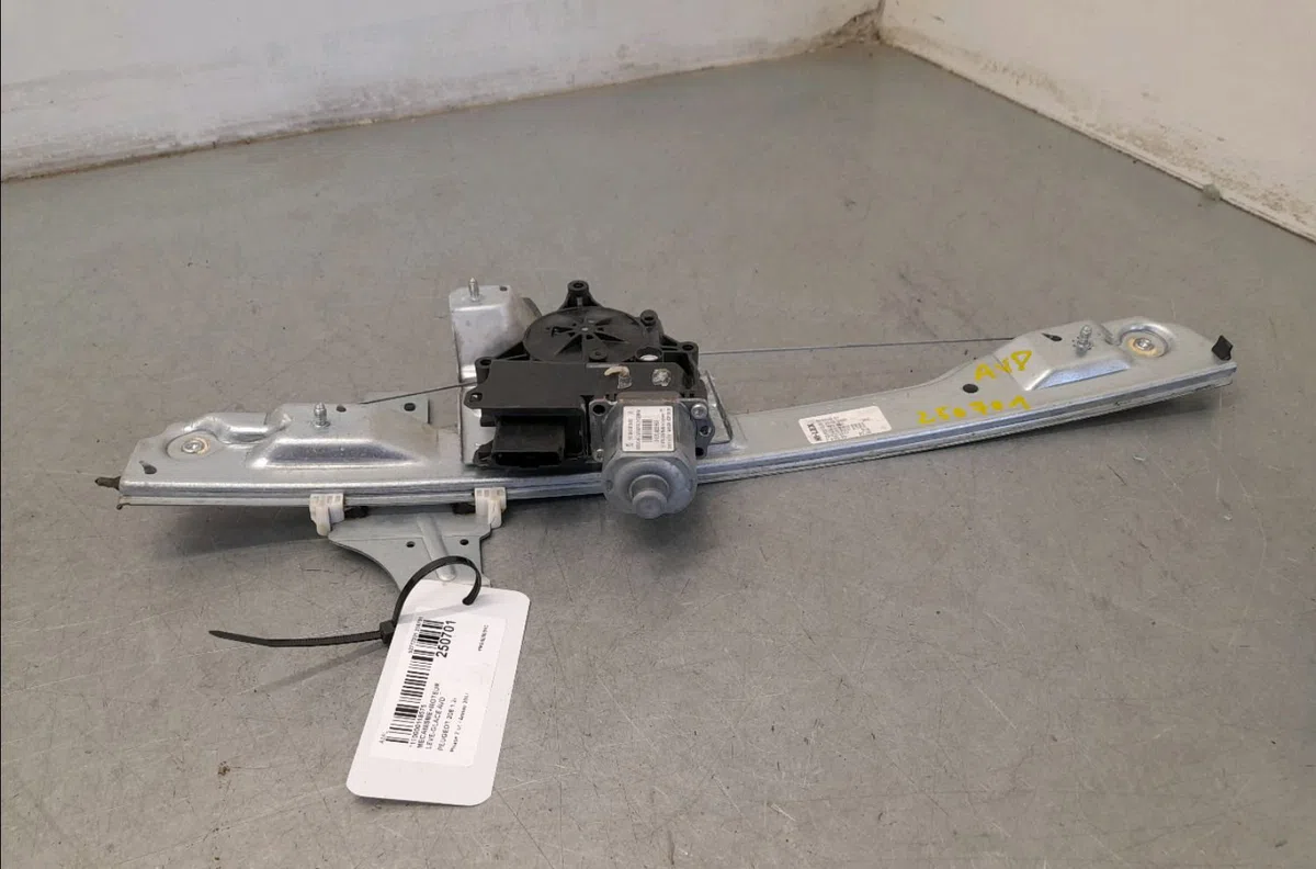 Mecanisme  moteur lève-glace avant droit Peugeot 208 I (CA_, CC_) 1.2 thp 110 (2013) occasion