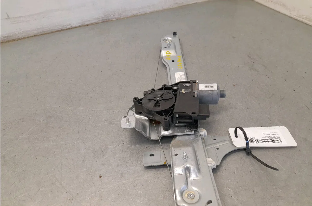 Mecanisme  moteur lève-glace avant droit Peugeot 208 I (CA_, CC_) 1.2 thp 110 (2013) occasion